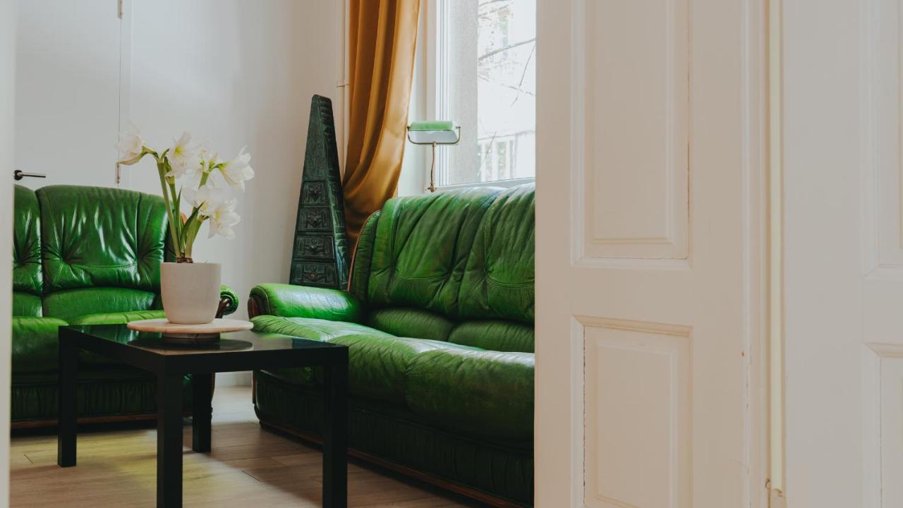 Salon Apartment In Dorcol Historical Belgrad Exteriör bild